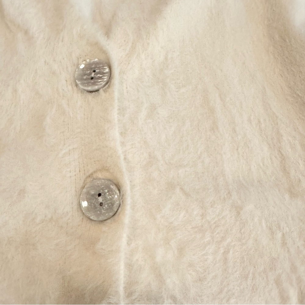 Chic Soul Ivory Cardigan - Silver Shell Buttons 🦢 - Picture 4 of 6